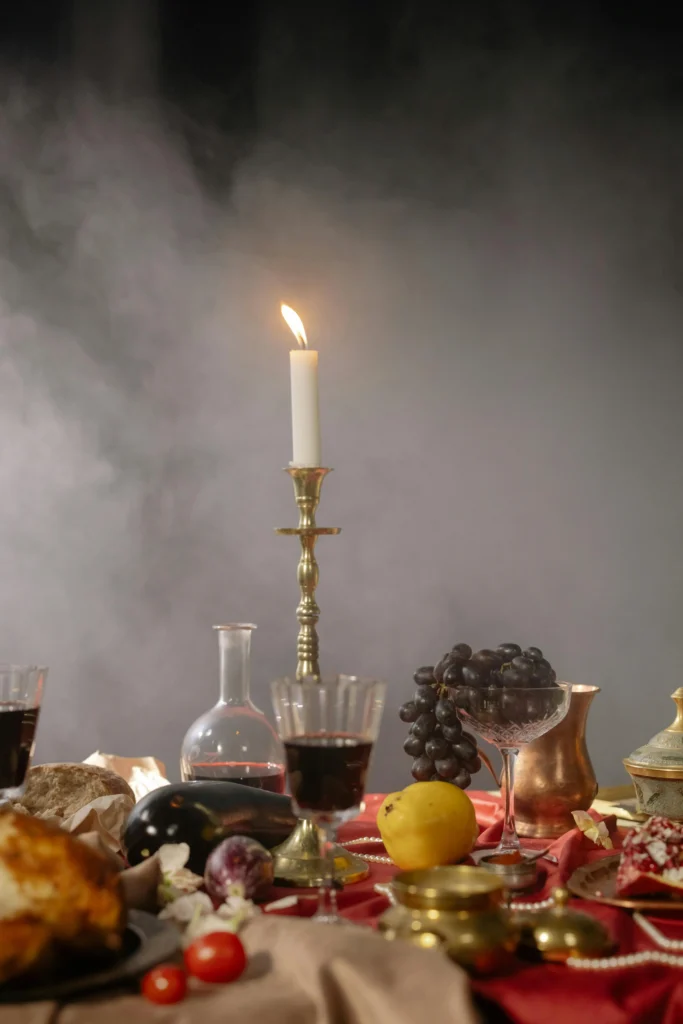 10 Simple Dining Table Decor Ideas for Everyday Minimalists 10 Candlelight