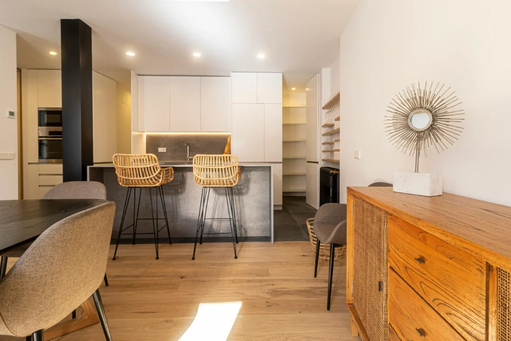 Tiny Apartment? Here’s How to Decorate Like a Minimalist 11 natural light in rooms