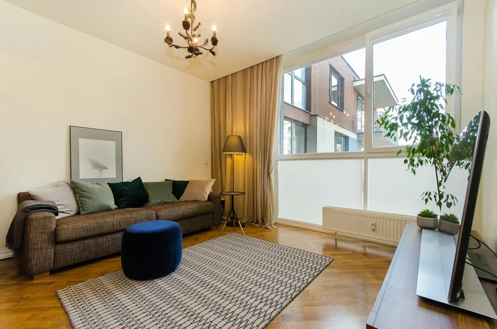 Tiny Apartment? Here’s How to Decorate Like a Minimalist 8 Vertical Space Wisely