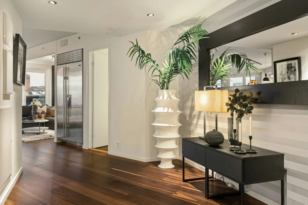 Smart Small Space Layout Ideas | Pure Zen Decor 7 Vertical Space