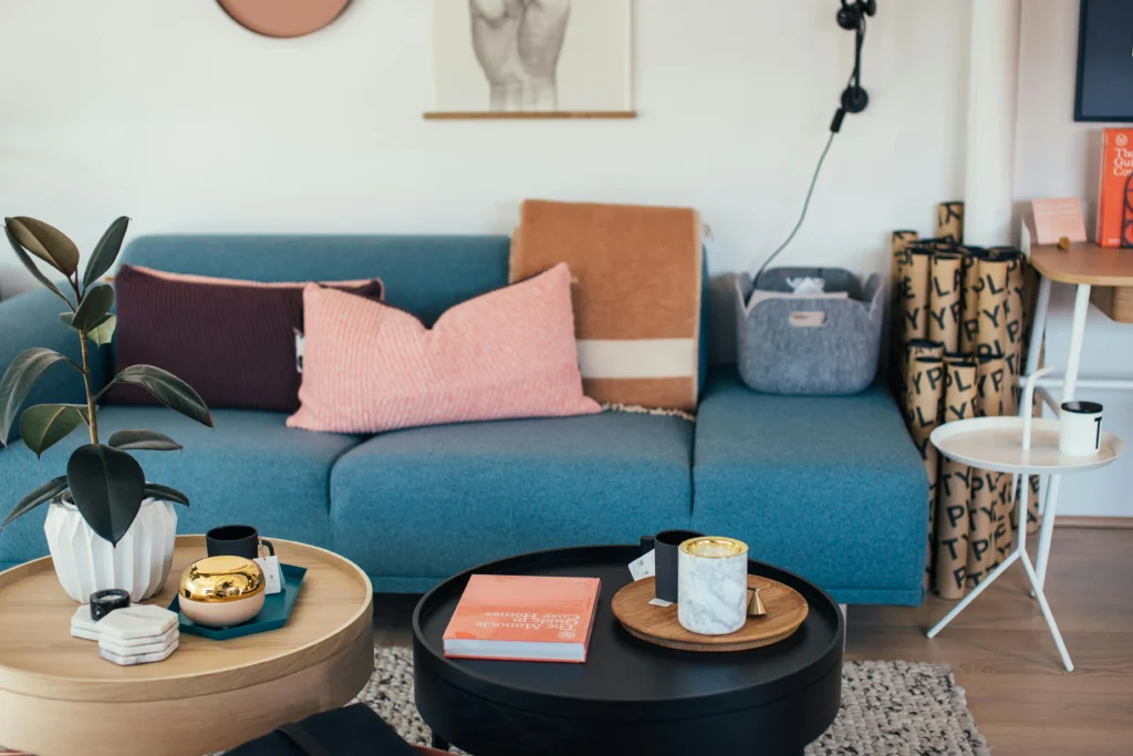 Luxe Living Room Looks on a Budget 7 Coffee table styling