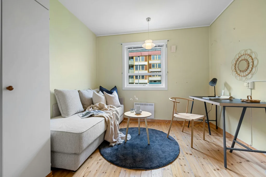 Minimalist Decor Ideas for a Compact Home | Pure Zen Decor 9 Vertical Space Intentionally