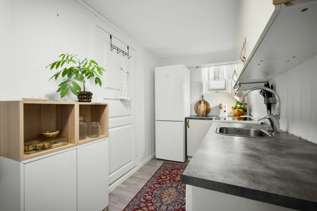 Minimalist Kitchen Decor That Looks Super Clean 9 Open Shelving Sparingly