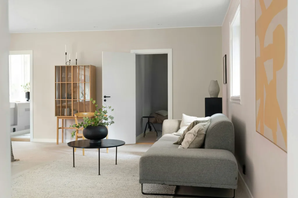 Neutral Living Room Ideas for a Clean Modern Look 13 Open and Uncluttered