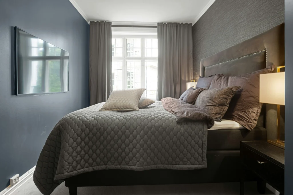 Minimalist Bedroom Setup That Looks Super Modern 10 Depth and Interest