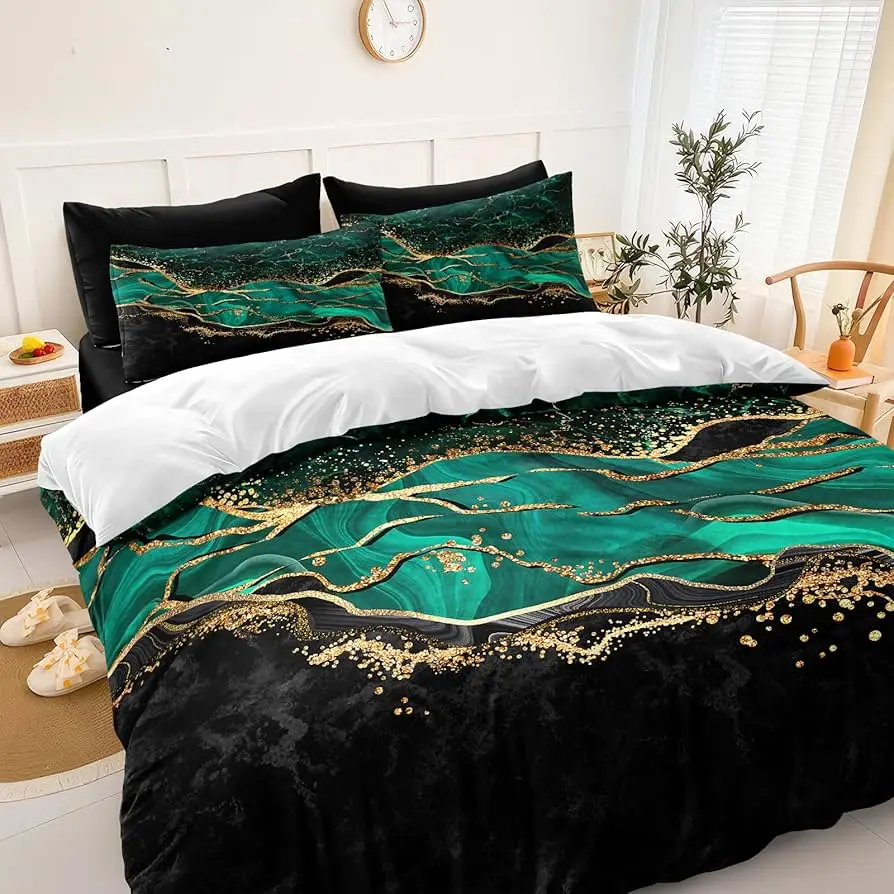 17 Black, Green, and Gold Bedroom Ideas for a Luxurious & Calm Look 11 10