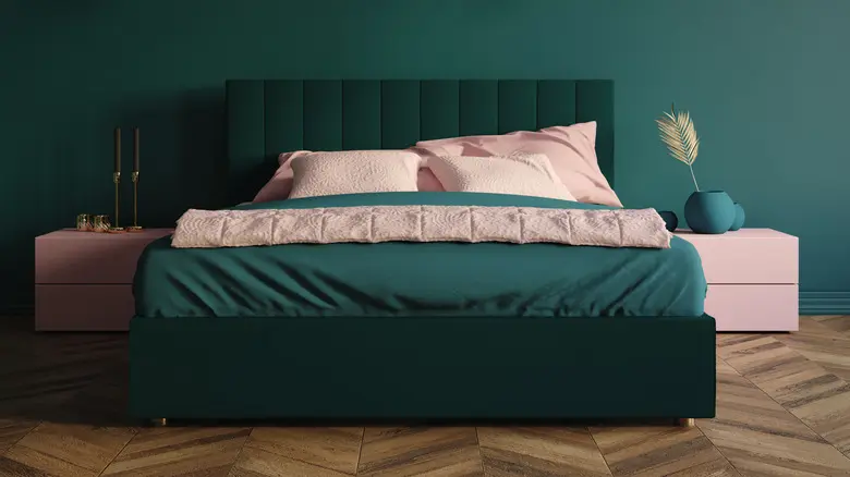 16 Green and Burgundy Bedroom Decor Ideas for Cozy Space 10 9 1