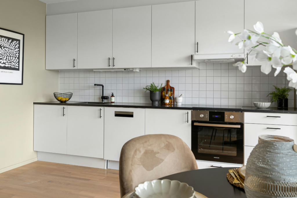 Clean Kitchen Styling Ideas That Feel Organized 6 kitchen decor