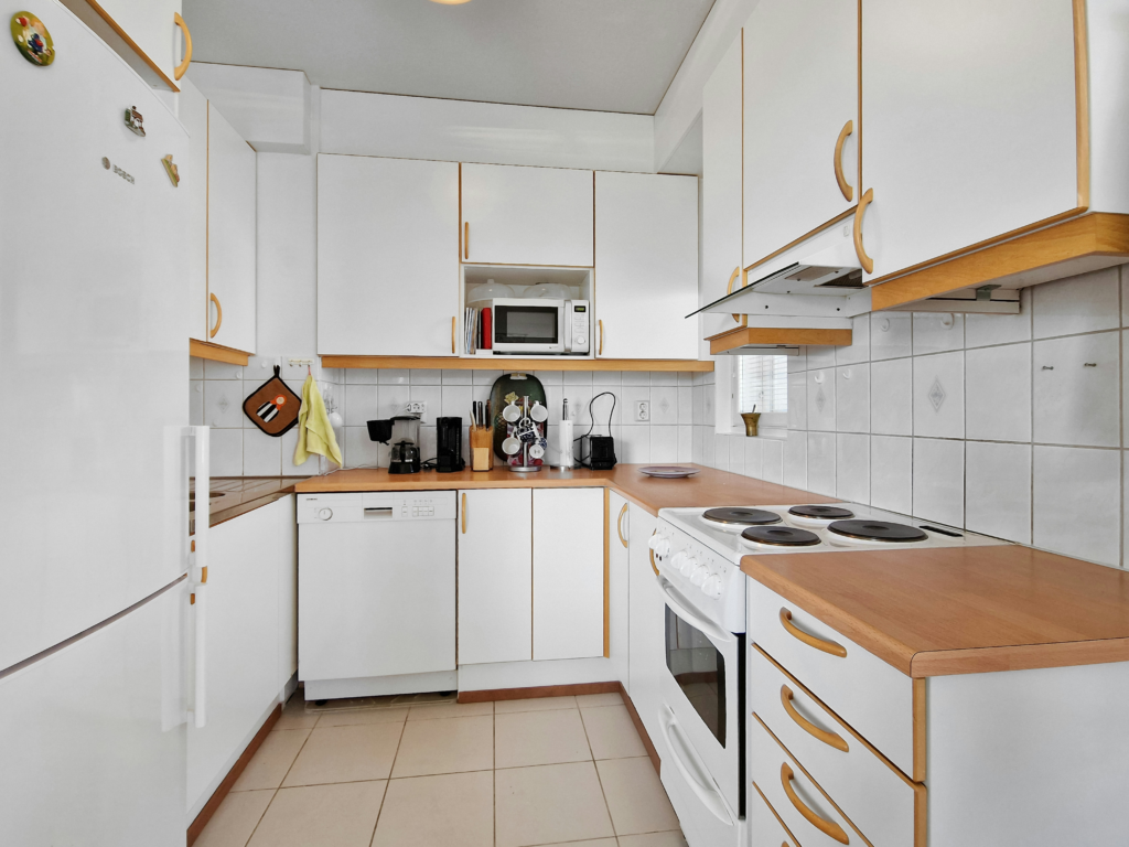 Clean Kitchen Styling Ideas That Feel Organized 2 Kitchen Styling