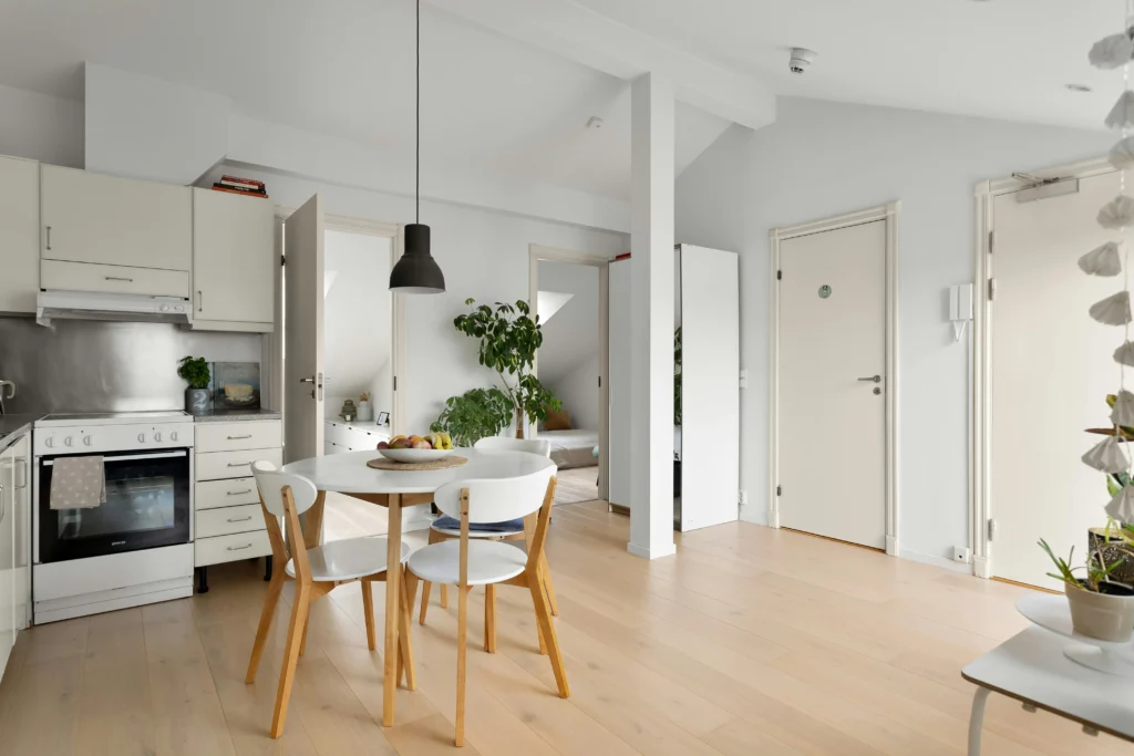 Neutral Dining Decor for a Calm Cooking Space 7 Table Styling