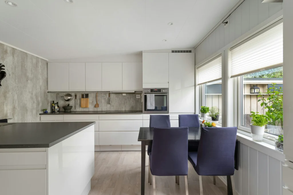 Dining Table Styling for an Everyday Chic Look | Pure Zen Decor 17 Touches Without Overdoing