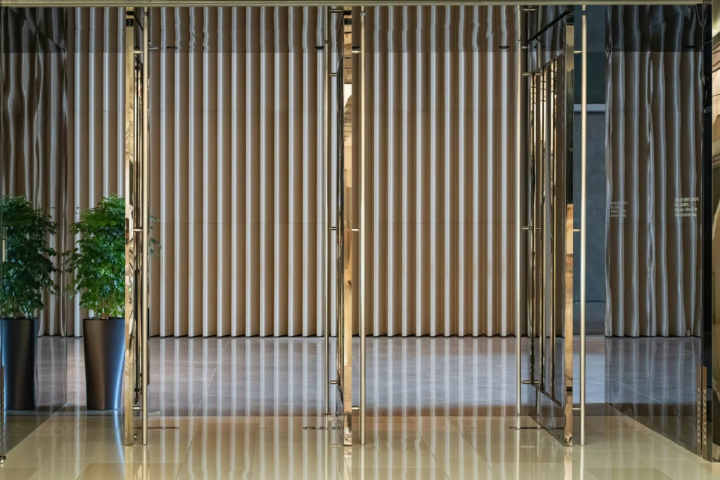 10 Small Dining Room Decor Ideas That Wow 7 Vertical Wall Decor