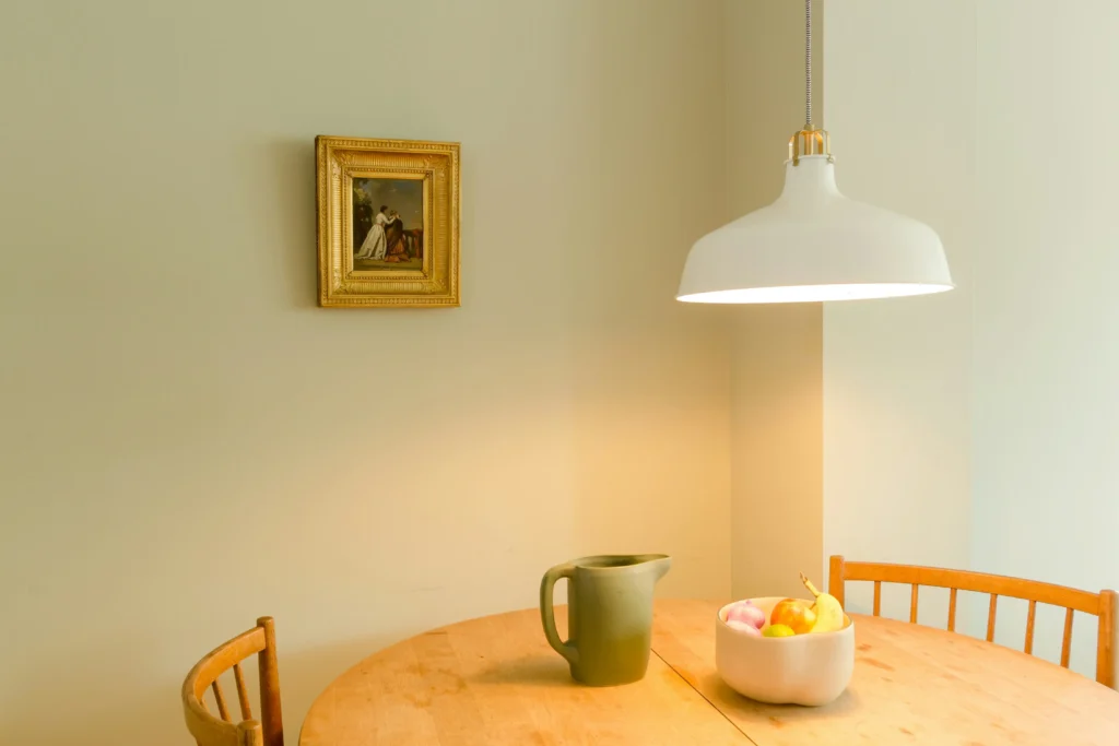 10 Small Dining Room Decor Ideas That Wow 3 light fixture