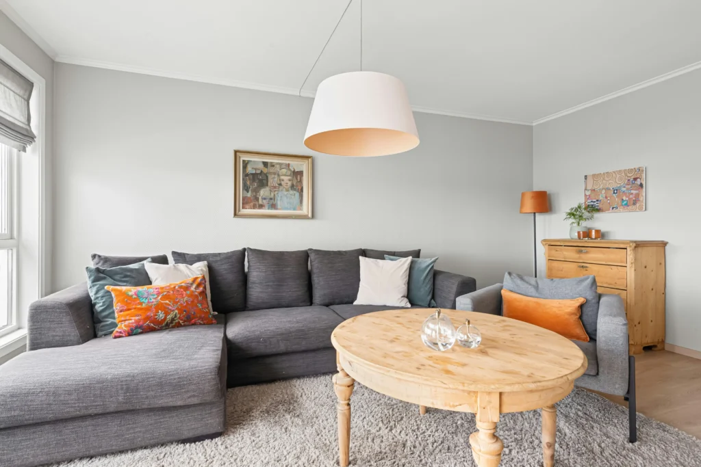 Minimalist Small Space Decor for Everyday Living 7 Layouts Simple and Open