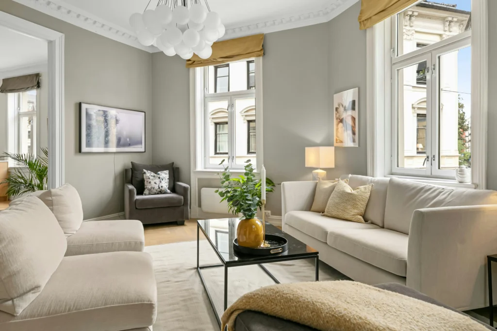 Minimalist Living Room Ideas That Feel Warm and Inviting 6 Throw Pillows