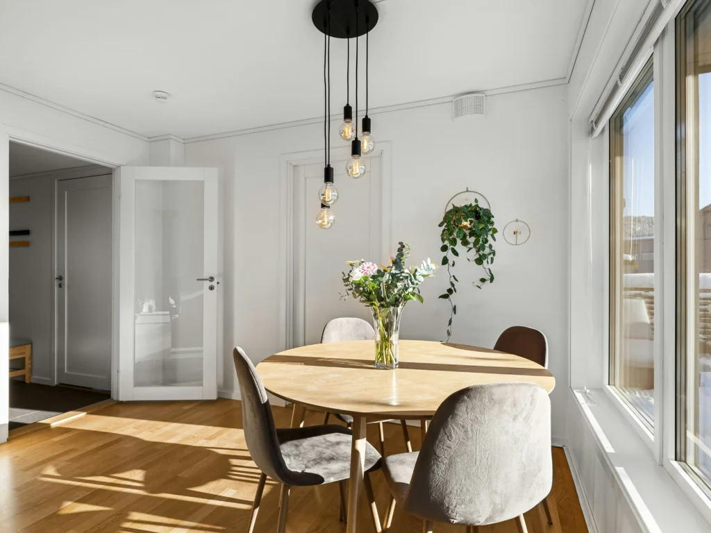 Neutral Dining Decor for a Calm Cooking Space 3 Neutral Dining Spaces