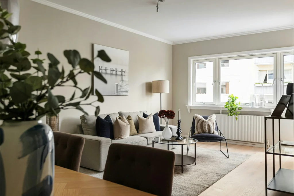 Minimalist Small Space Decor for Everyday Living 9 Wall Decor