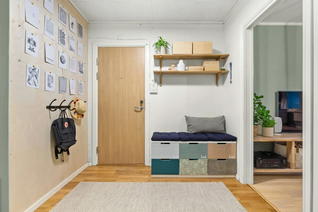 Minimalist Storage Ideas for Extra Small Spaces 11 small storage