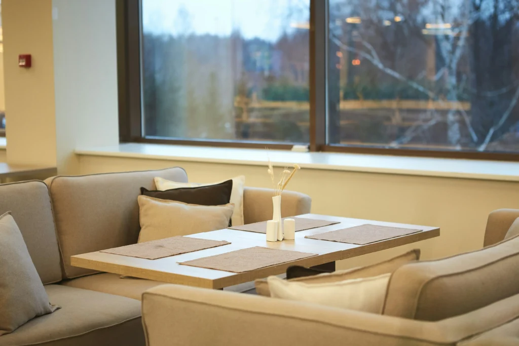 10 Small Dining Room Decor Ideas That Wow 8 Cozy Banquette Seating