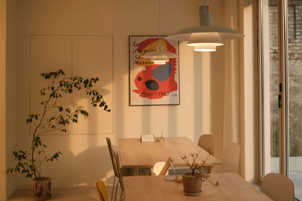 10 Small Dining Room Decor Ideas That Wow 2 Light Neutral Color Palette