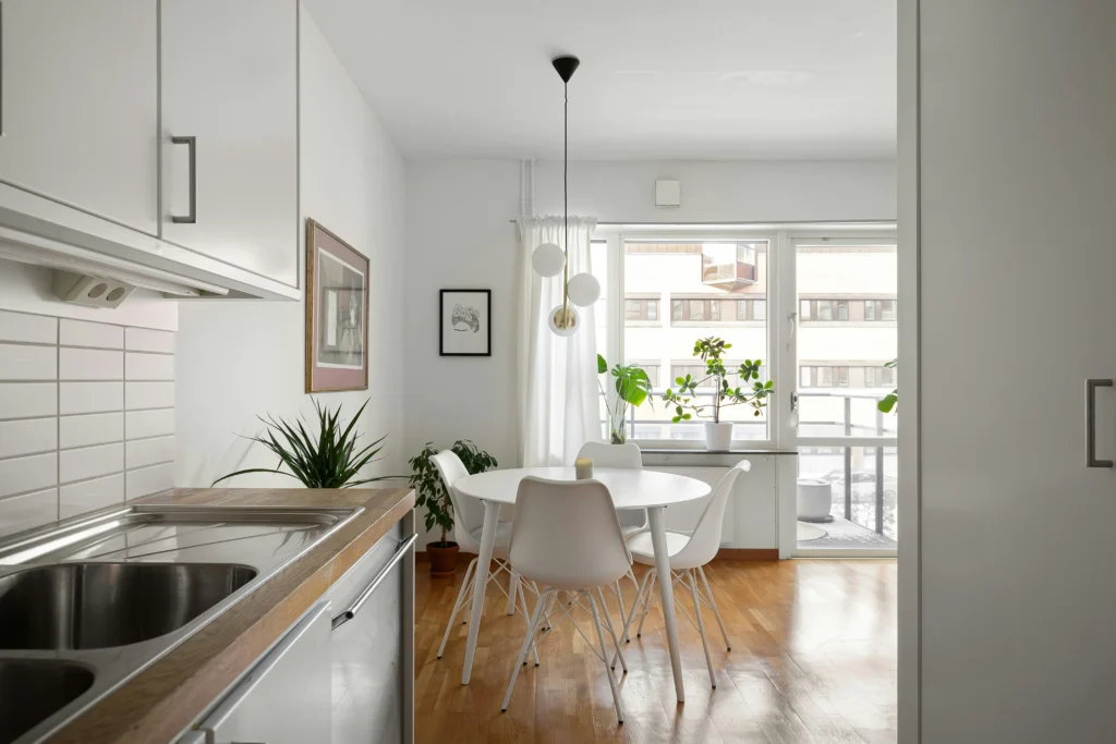 Dining Table Styling for an Everyday Chic Look | Pure Zen Decor 7 Centerpieces Simple