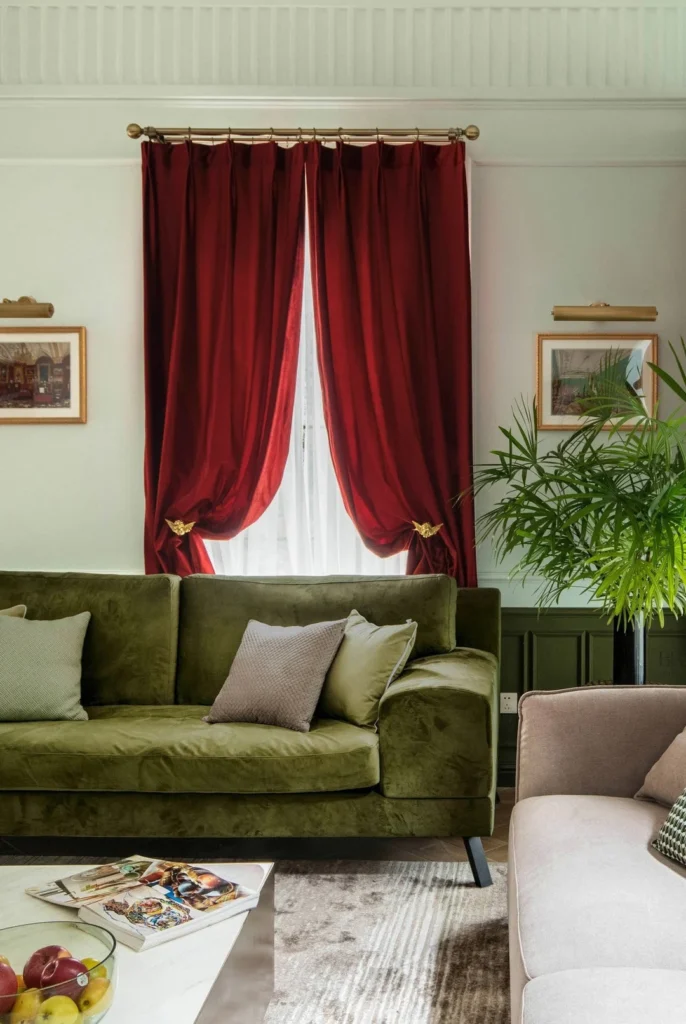 18 Green and Burgundy Living Room Decor 4 4