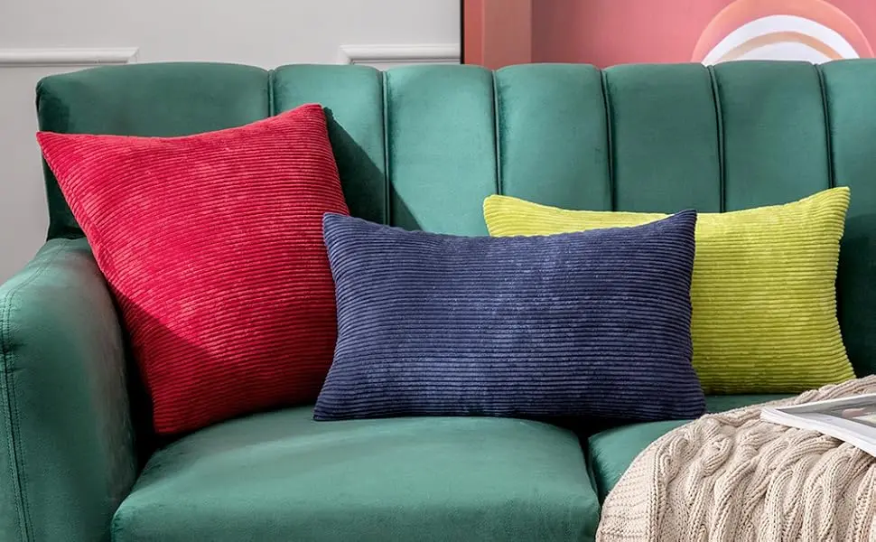 18 Green and Burgundy Living Room Decor 8 8