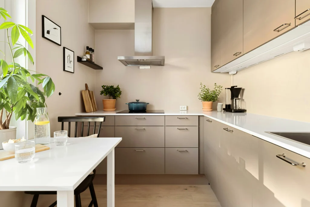 19 Green and Burgundy Kitchen Decor Ideas | Pure Zen Decor 2 lisa anna m0Kiv81DNJE unsplash