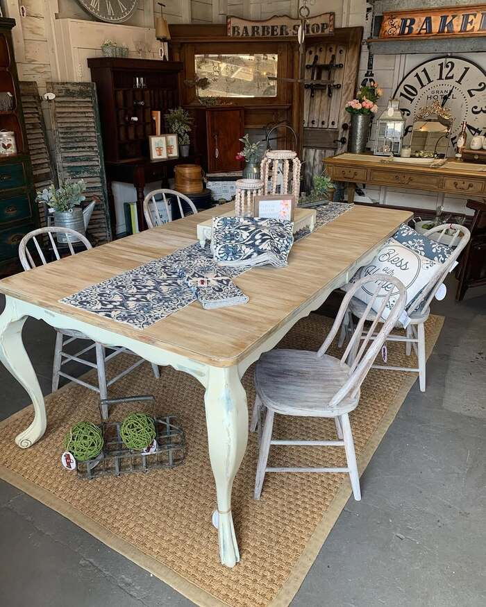 12 Farmhouse Dining Room Table Decor Ideas For Everyday 2 image 583