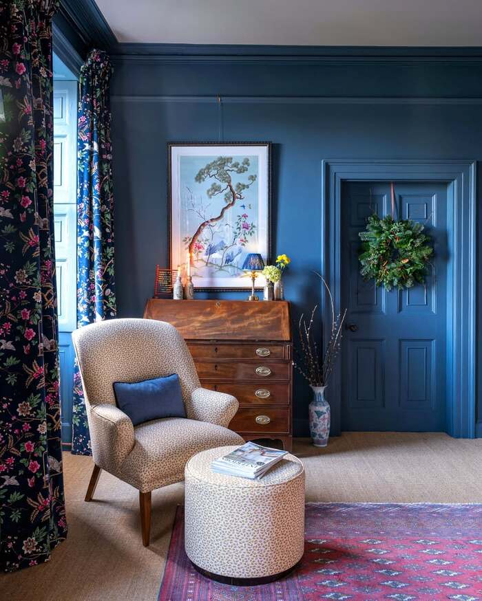 11 Transform Your Room With Blue Christmas Bedroom Decor Ideas 6 image 663