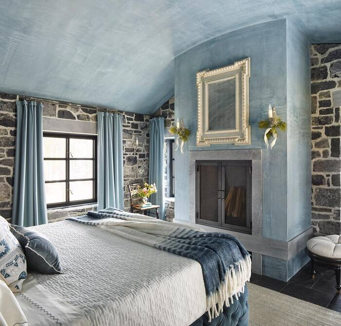 11 Transform Your Room With Blue Christmas Bedroom Decor Ideas 9 image 666