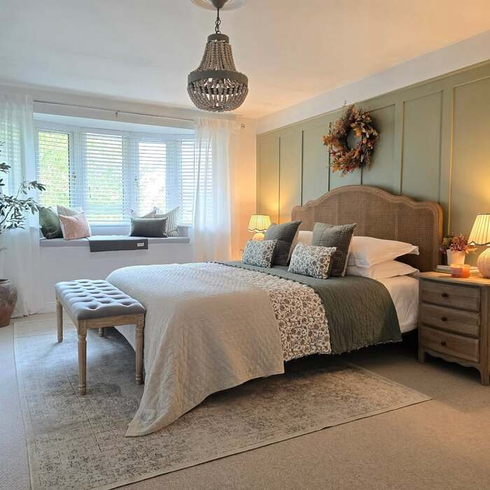 11 Transform Your Room With Blue Christmas Bedroom Decor Ideas 10 image 667