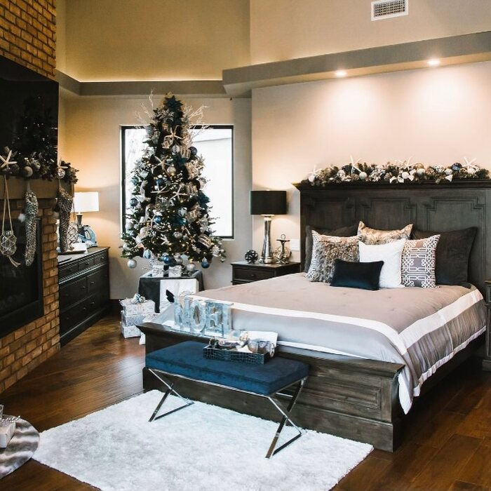 11 Transform Your Room With Blue Christmas Bedroom Decor Ideas 11 image 668