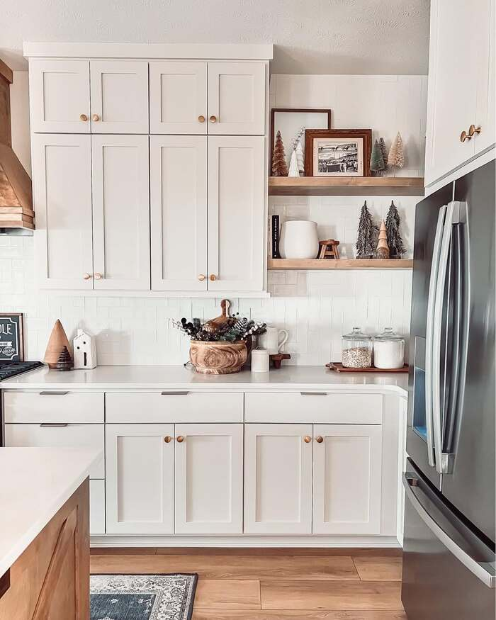 15 Beautiful Christmas Kitchen Shelf Decor Styles 4 image 696