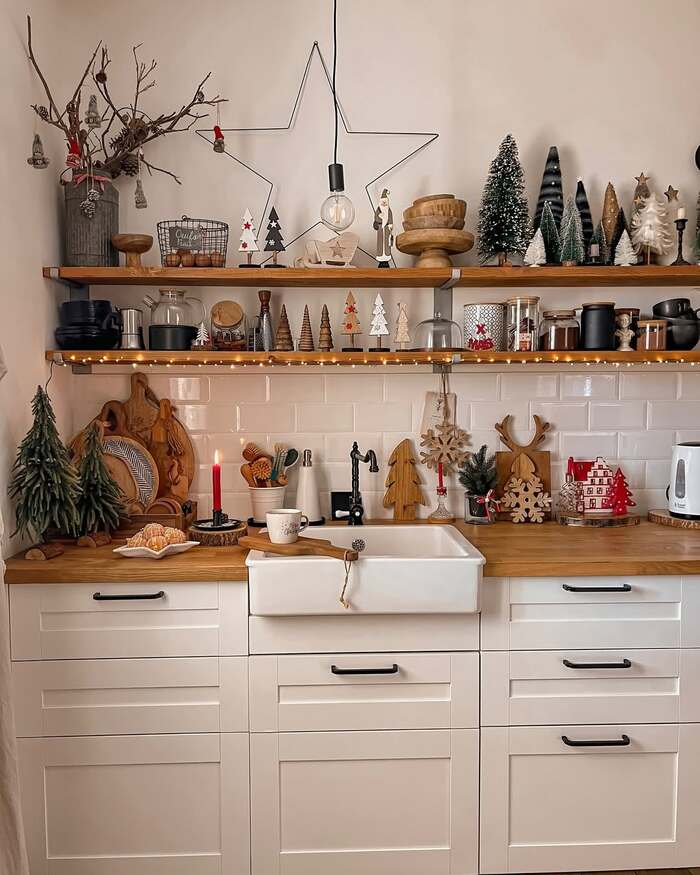 15 Beautiful Christmas Kitchen Shelf Decor Styles 8 image 700