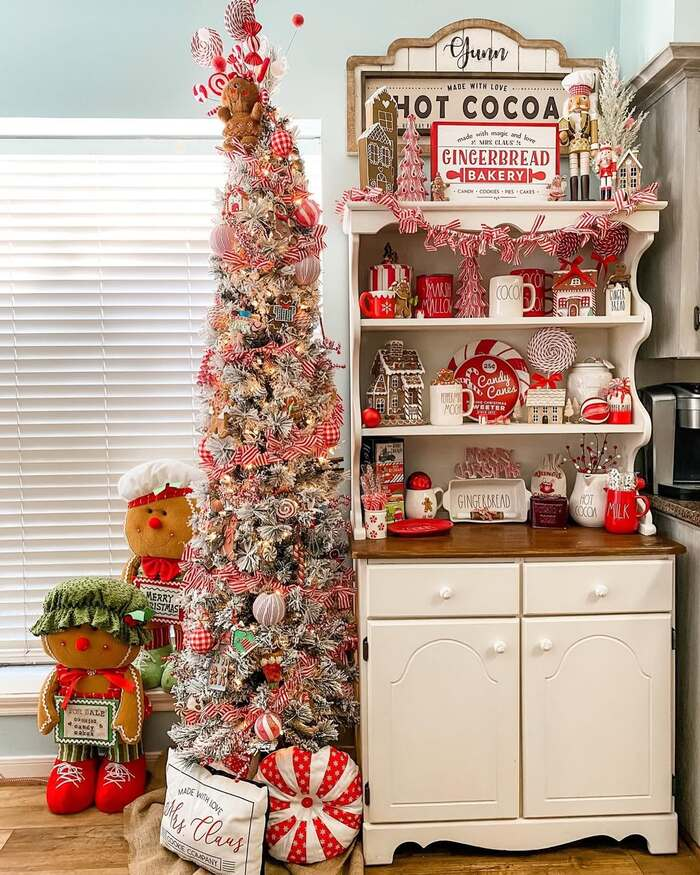 15 Beautiful Christmas Kitchen Shelf Decor Styles 11 image 703