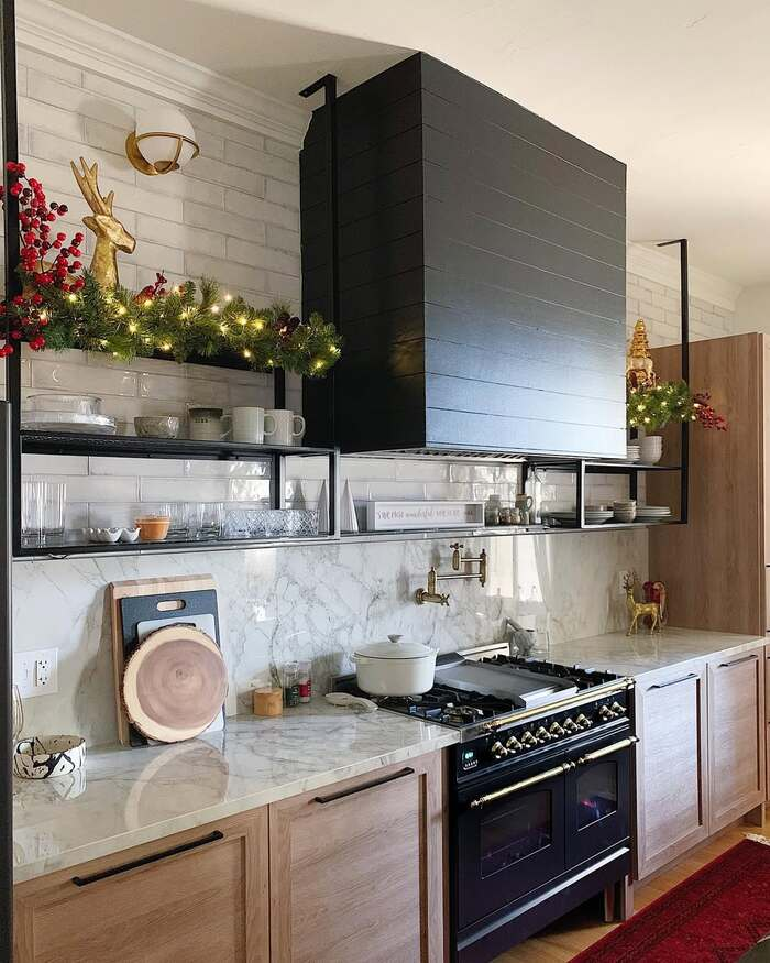 15 Beautiful Christmas Kitchen Shelf Decor Styles 14 image 706