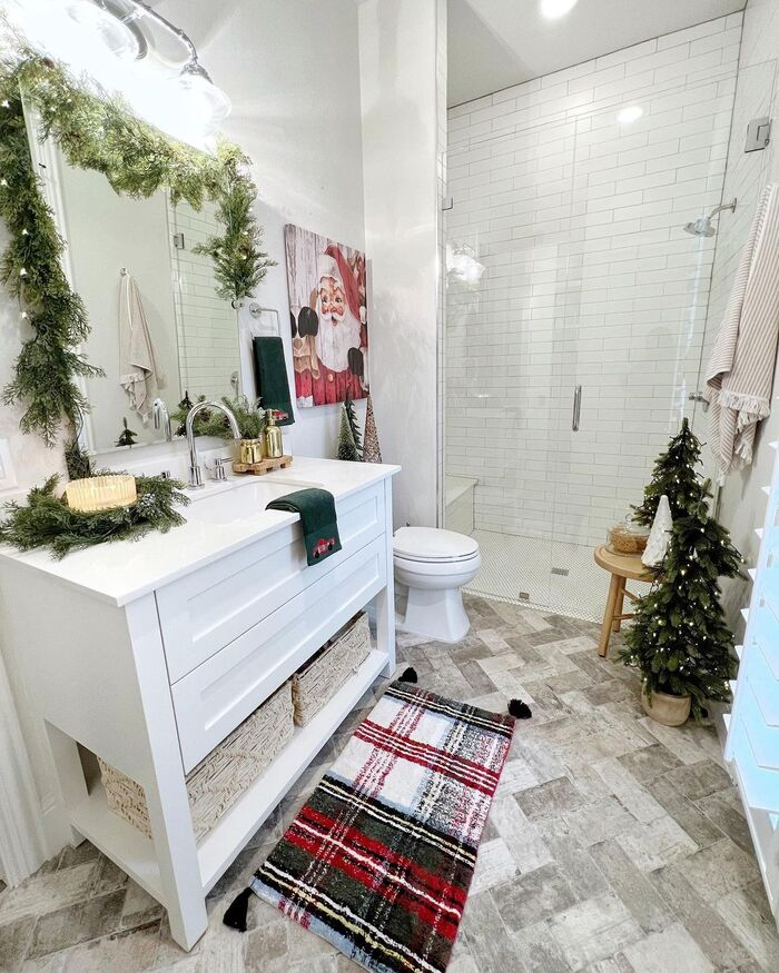 10 Elegant Neutral Christmas Bathroom Decor You’ll Adore 2 image 709