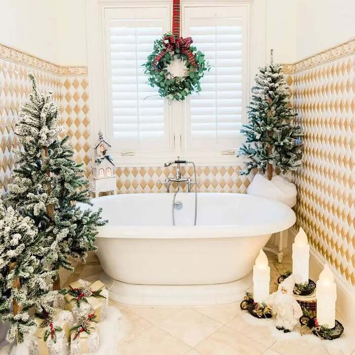 10 Elegant Neutral Christmas Bathroom Decor You’ll Adore 6 image 713