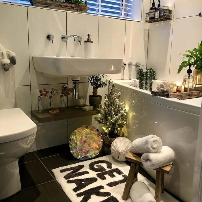 10 Elegant Neutral Christmas Bathroom Decor You’ll Adore 9 image 716