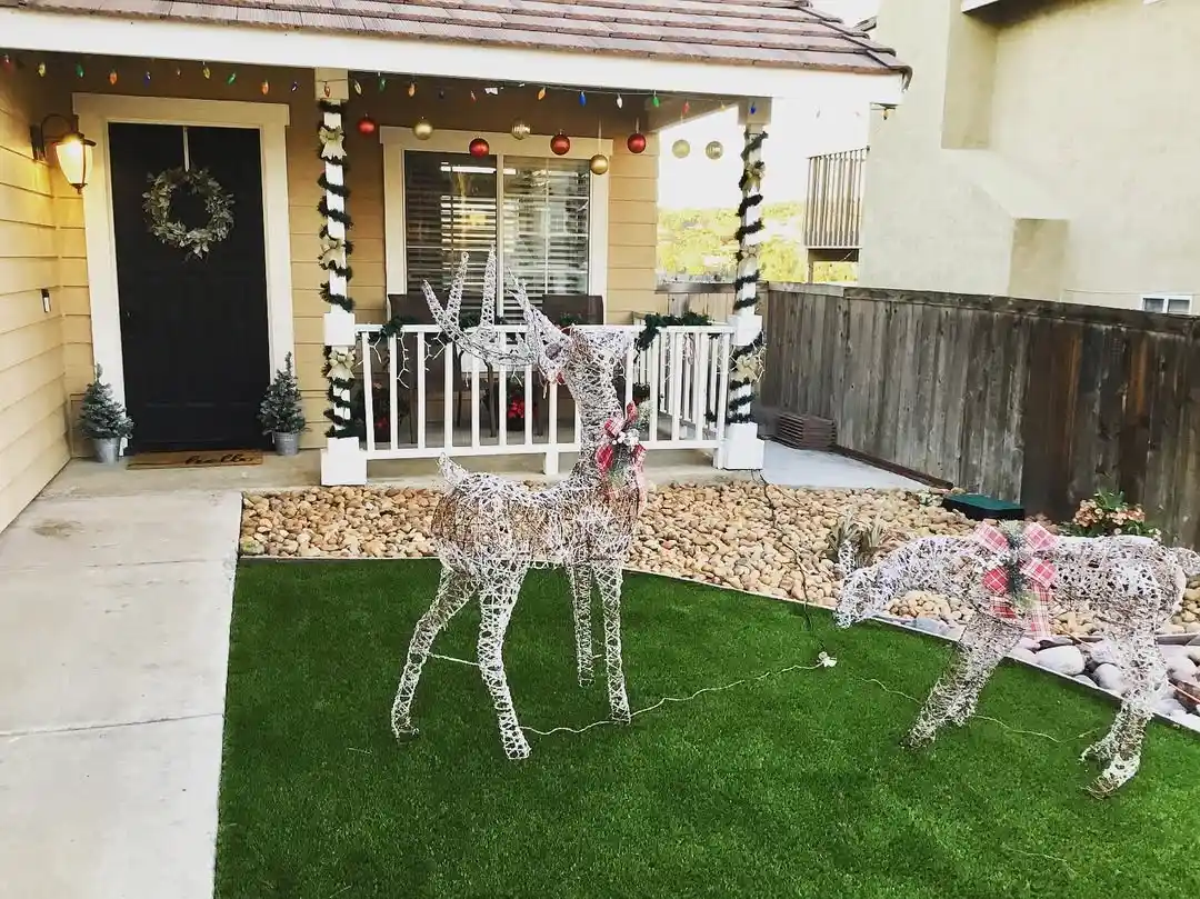 20 Farmhouse Christmas Decor Front Yard Ideas You’ll Love 18 image 783