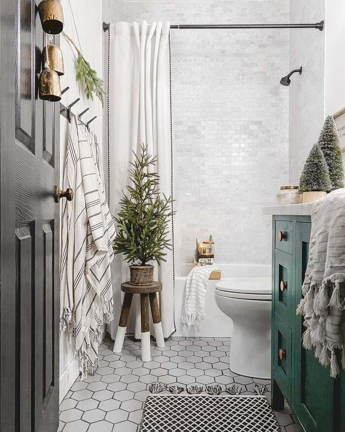 10 Best Rustic Christmas Bathroom Decor for a Warm Winter Look 2 image 787