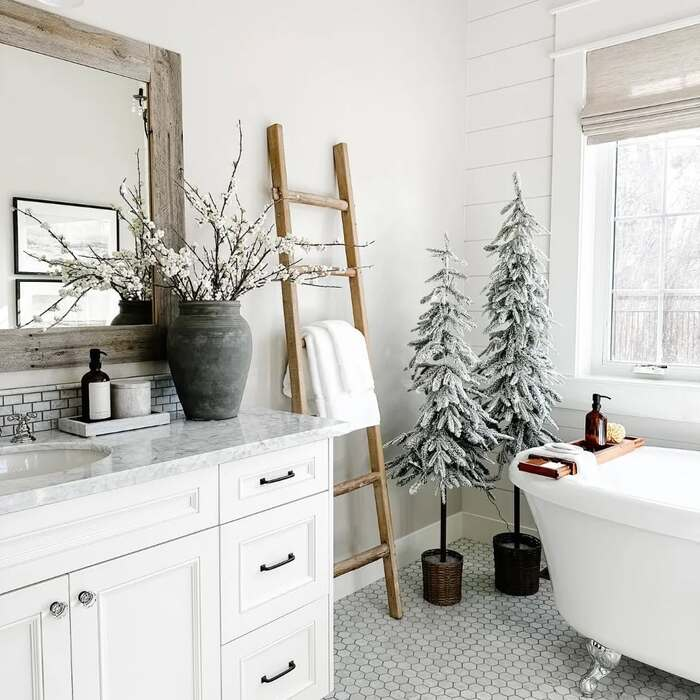 10 Best Rustic Christmas Bathroom Decor for a Warm Winter Look 7 image 792