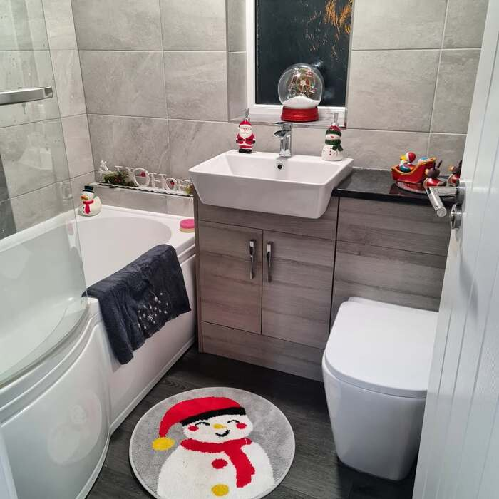 12 Cozy and Cute Christmas Bathroom Rugs You’ll Love 7 image 20