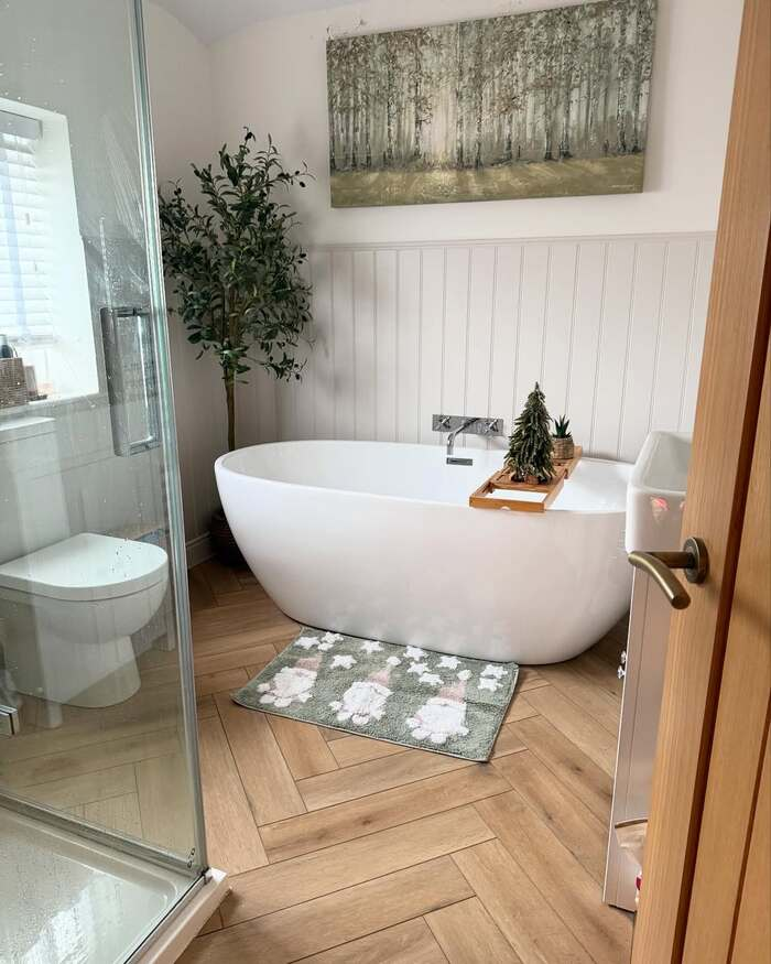 12 Cozy and Cute Christmas Bathroom Rugs You’ll Love 9 image 22