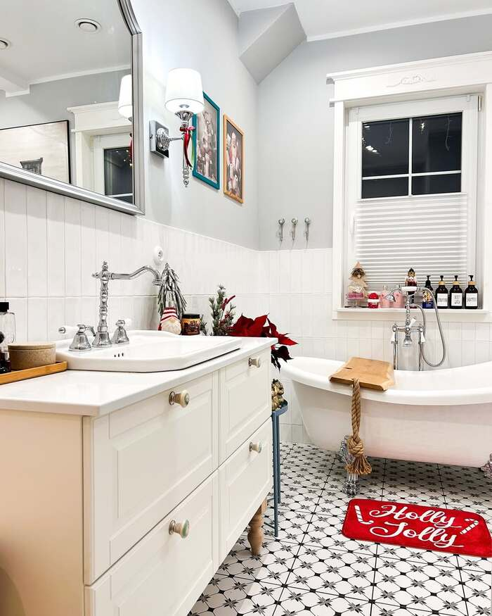 12 Cozy and Cute Christmas Bathroom Rugs You’ll Love 11 image 24