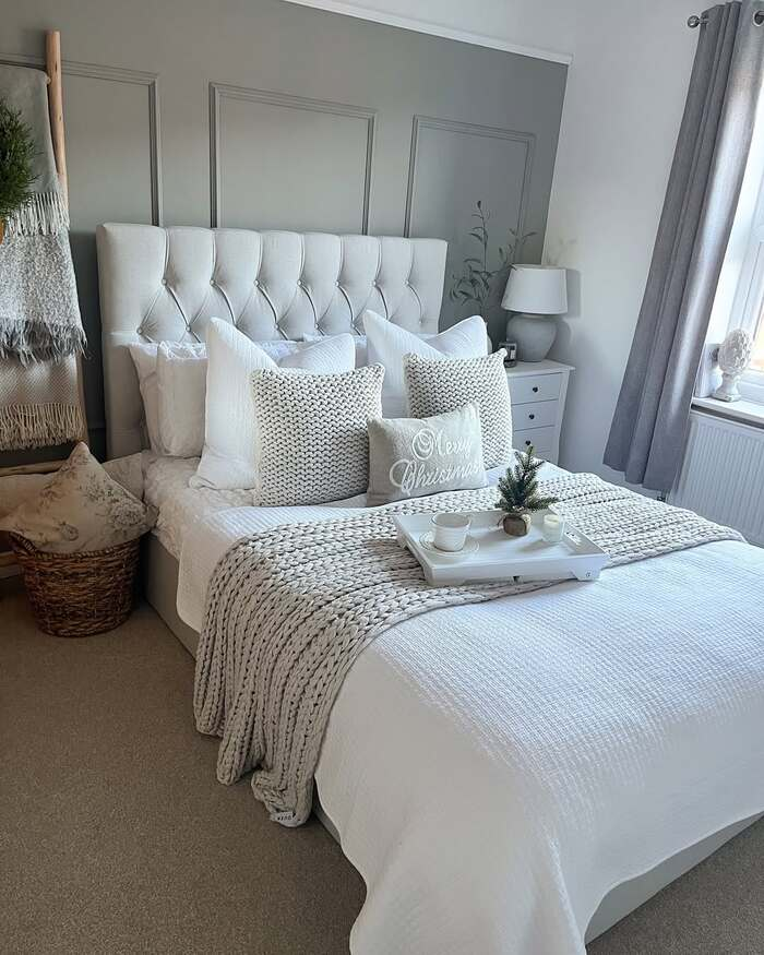 16 White Christmas Bedroom Decor That Feels Pure Magic 7 image 32